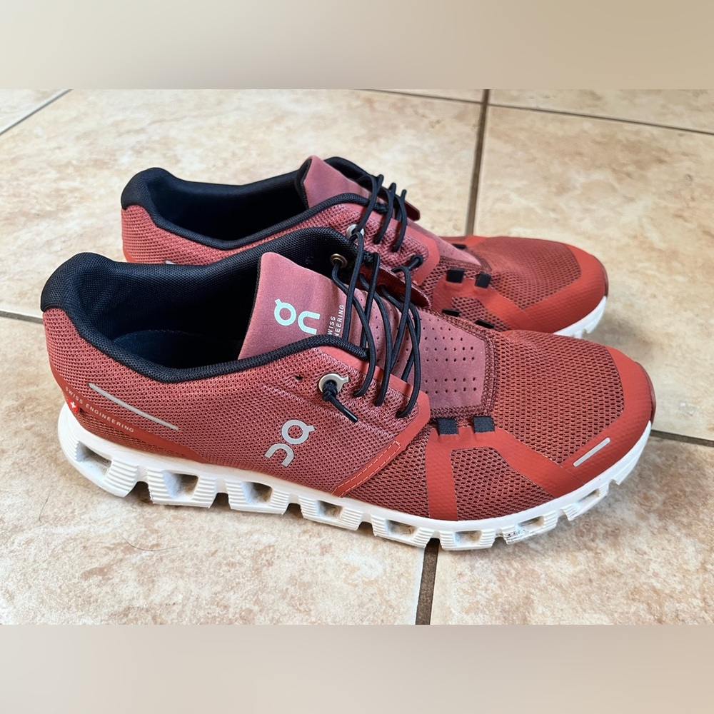Womens Oncloud 5 Rust Size 9.5